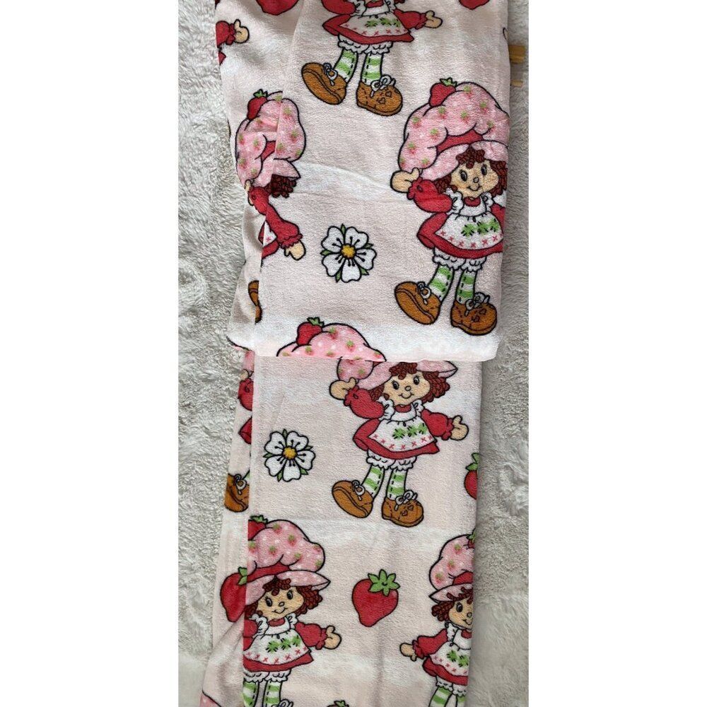 Strawberry Shortcake Classic 60 X 90” Soft Plush Blanket TWIN Size Poses Flowers - Picture 16 of 16